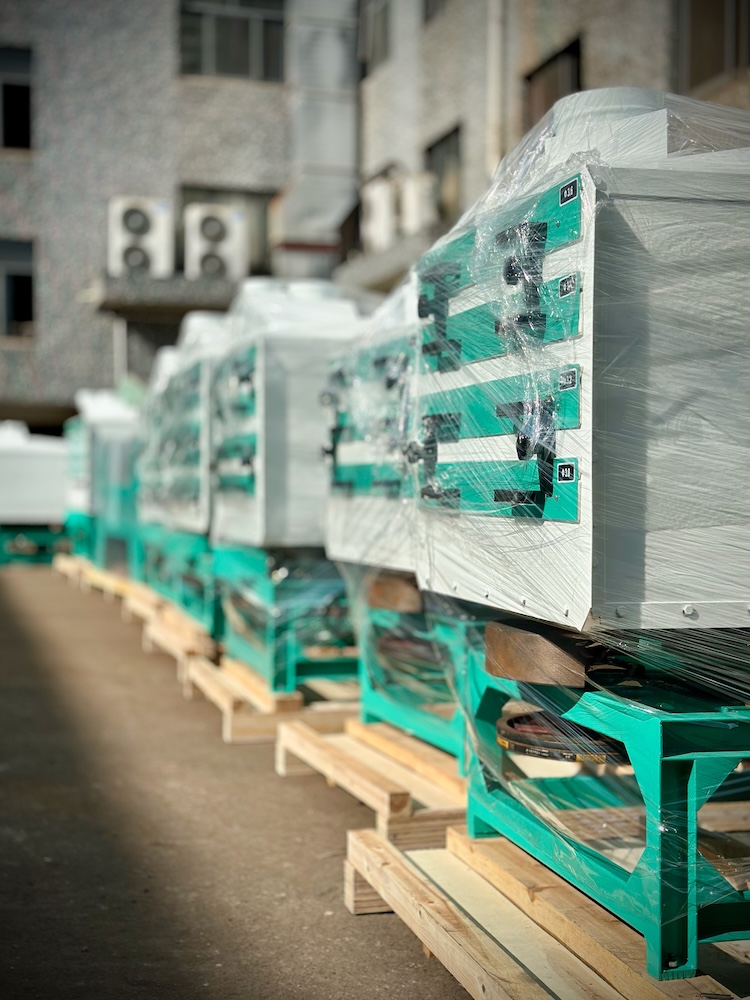 展鹰粮机 - 工厂实拍