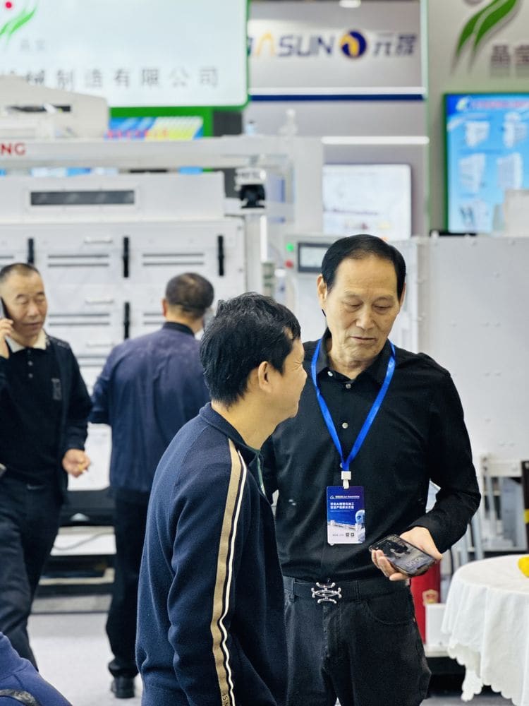 展鹰粮机企业图册:展会现场