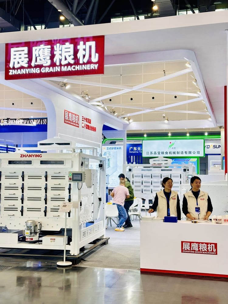 展鹰粮机行业展会现场